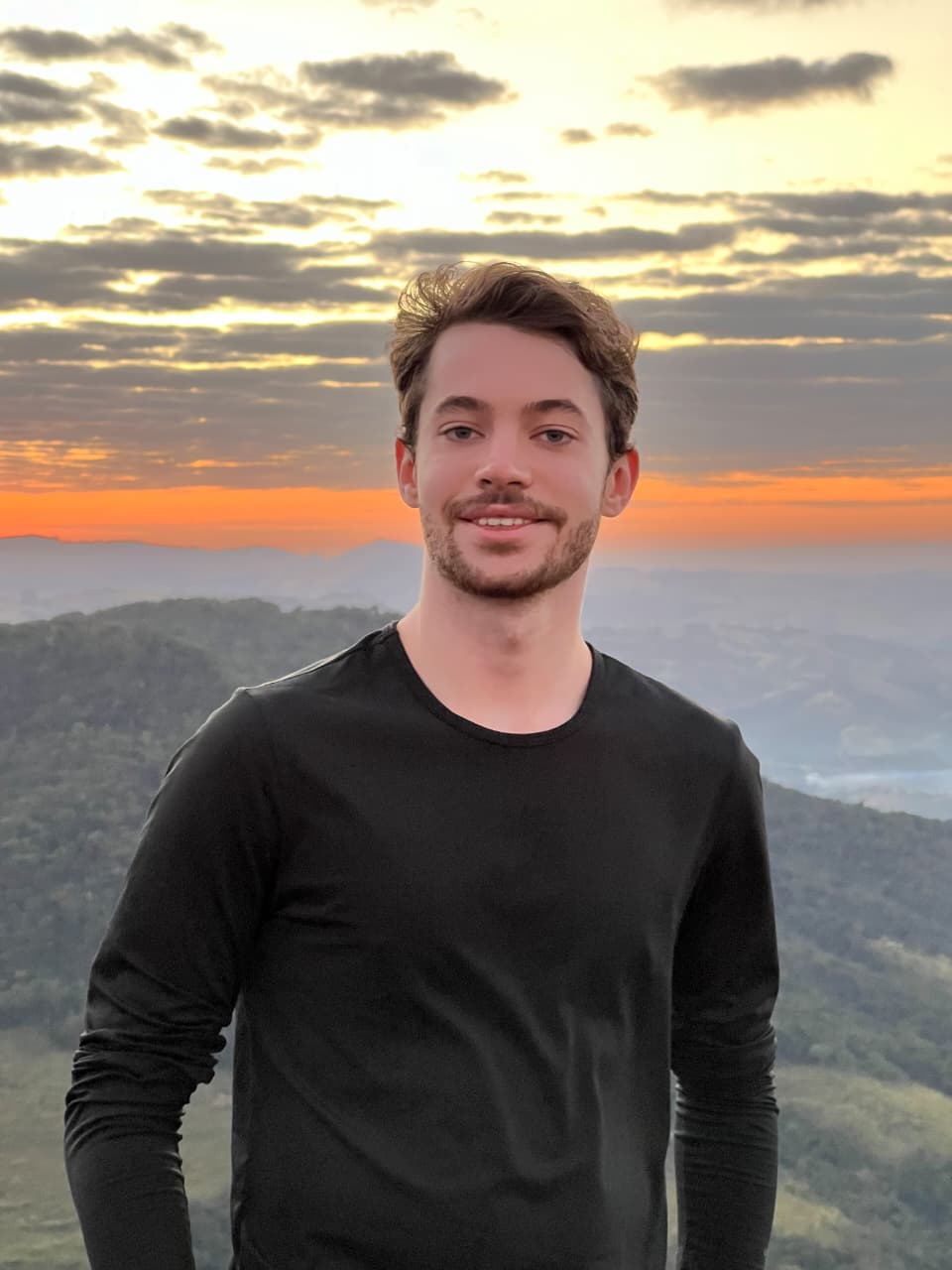 /images/perfil.jpeg /images/perfil.jpeg